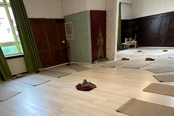Linke Wandansicht des renovierten Yogastudios in Merzig